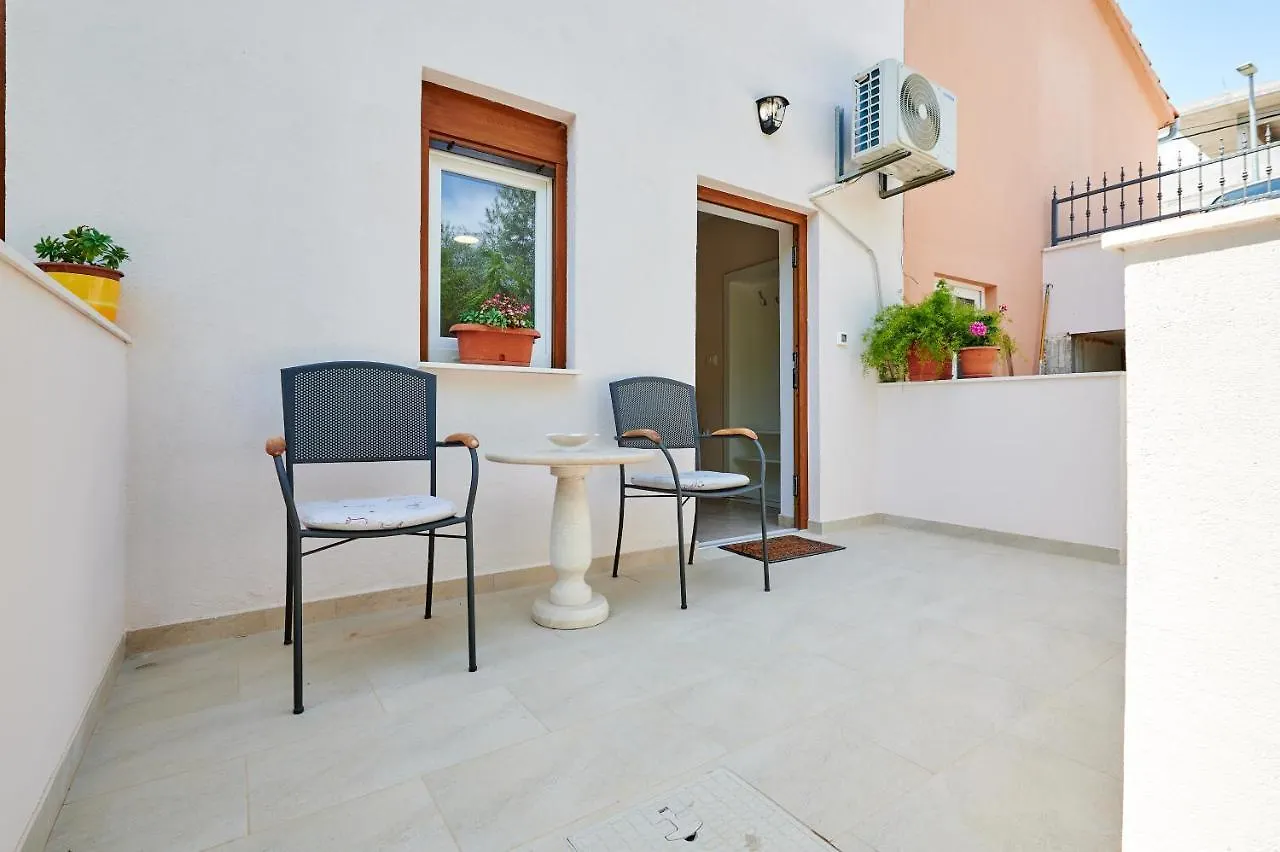 Joso And Diana Apartments Trogir