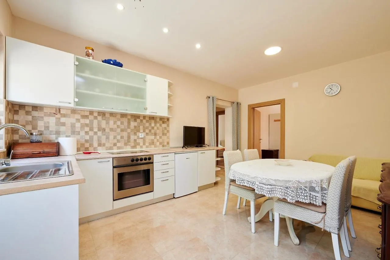 Joso And Diana Apartments Trogir