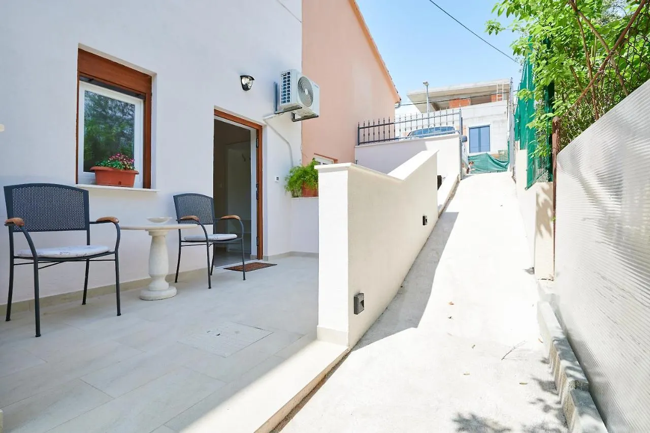 Joso And Diana Apartments Trogir