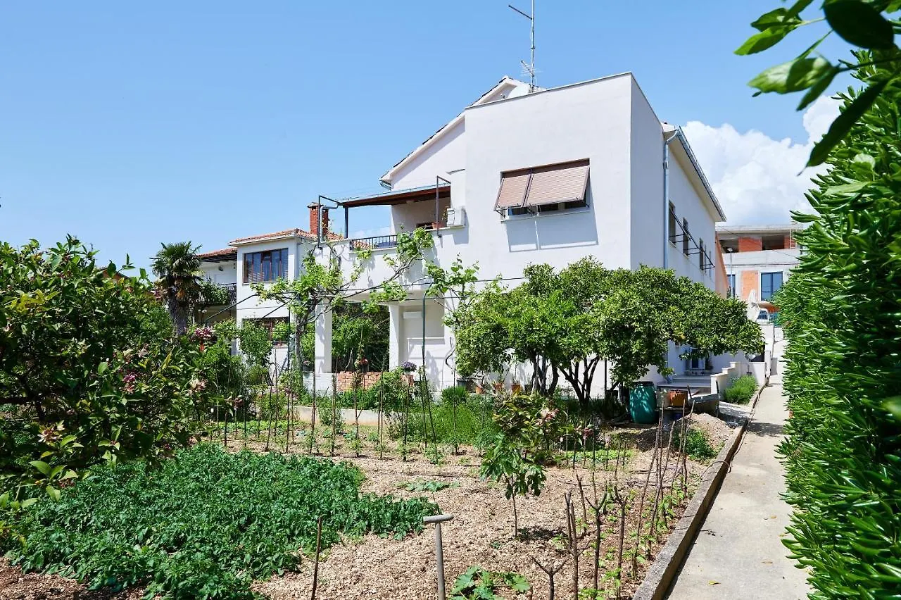 Joso And Diana Apartments Trogir
